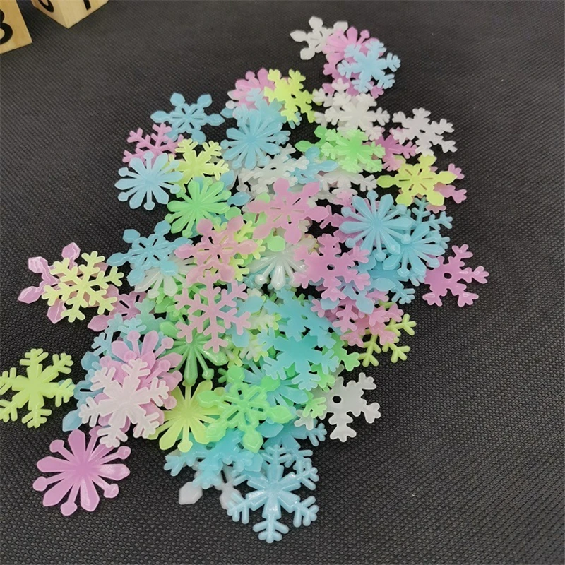 Description Picture 2 of itemVivid Luminous Snowflake Pvc Sticker Glow In Dark Fluorescent Wall Art Xmas Festival Birthday Party Home Decoration Window Decal