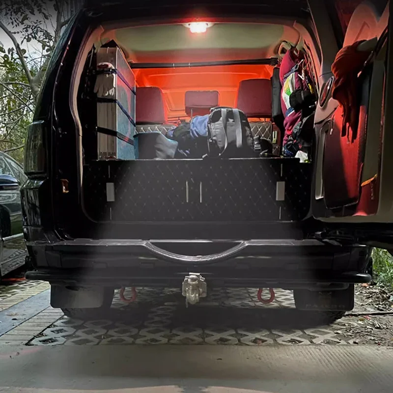 صندوق البضائع في صندوق السيارة أضواء الباب الخلفي...