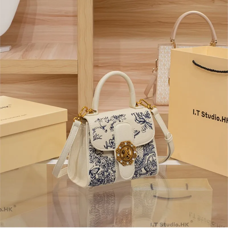 حقيبة يد نسائية فاخرة وخفيفة الوزن لعام 2025، بتصم...