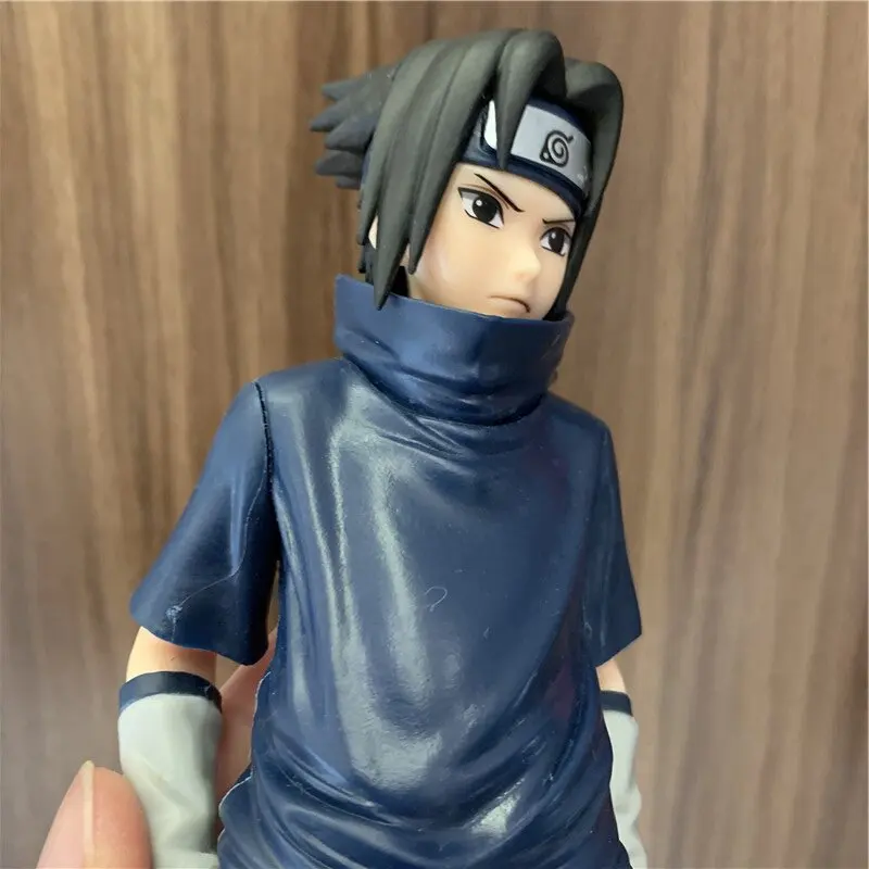 Figura Naruto Shippuden Sasuke Uchiha Escala 1:10 PVC ㅤ