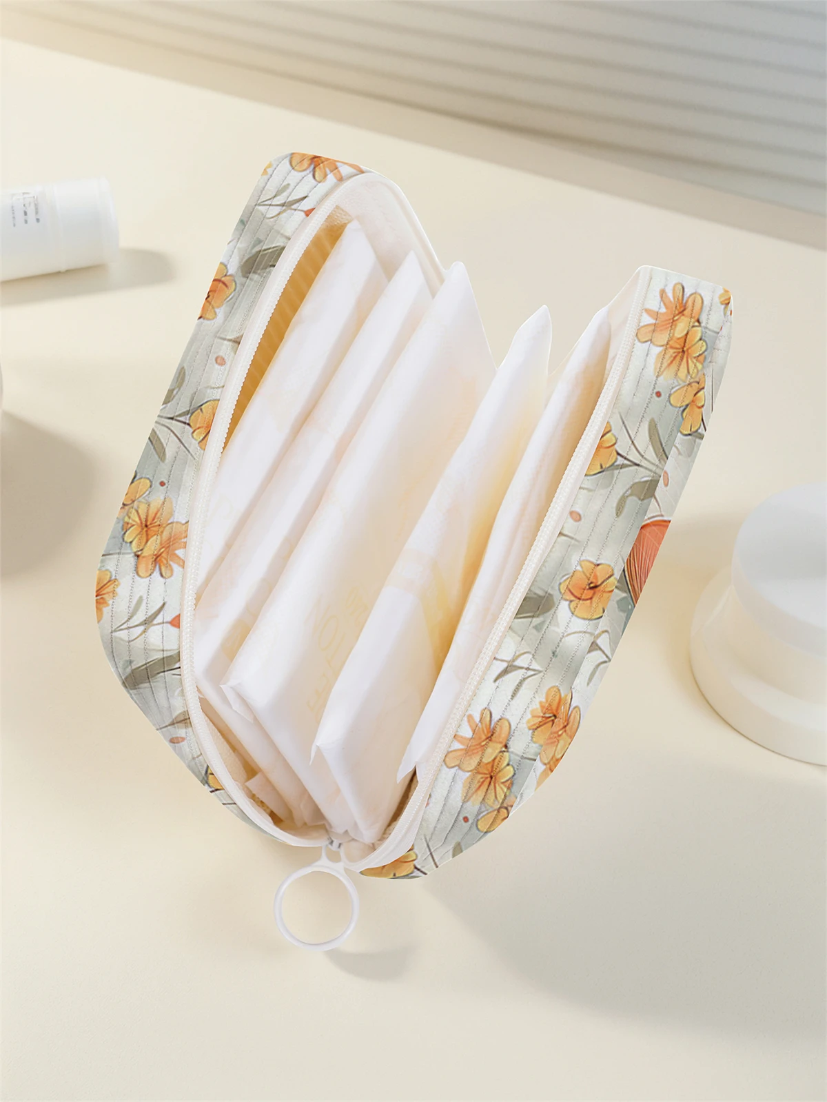 Cartoon cat pattern printed sanitary napkin storage bag, women's lightweight tissue bag, sanitary tissue bag