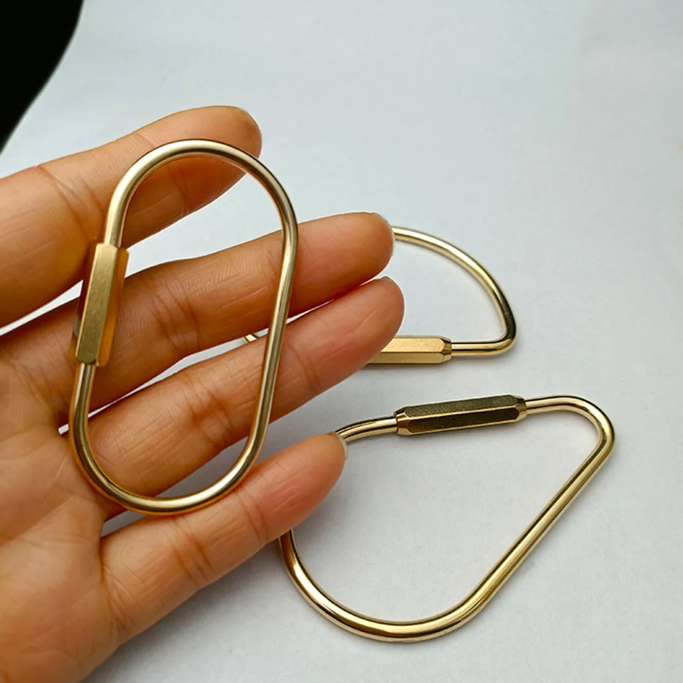 Portachiavi in ottone con lucchetto, catena a D, colore