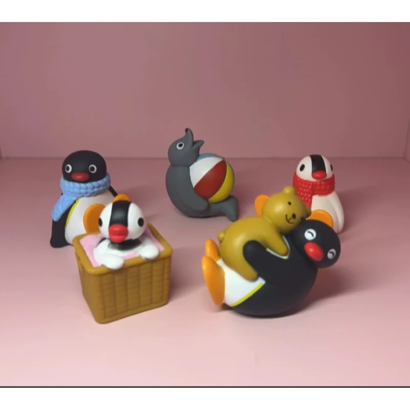 

JAPAN Action FiguresIn Stock Pingu Skiing Play Pinga Seel Decoration Capsule Toy