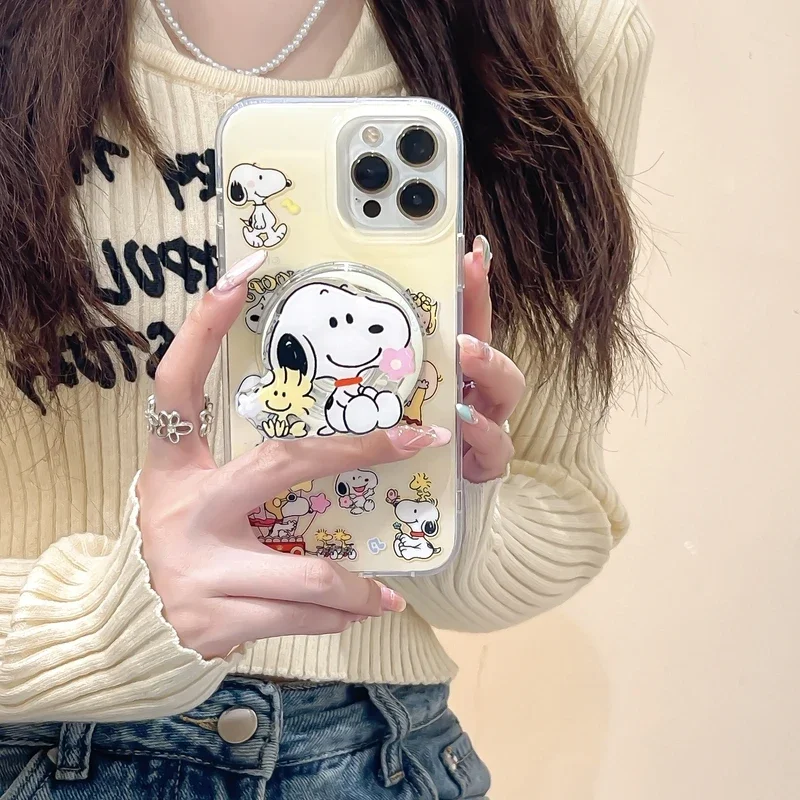 thumbnail image 1 of Bonita funda magnética con dibujos animados de Snoopy y Charlie Brown con carga inalámbrica Magsafe para iPhone 16, 15, 14, 13, 12 y 11 Pro Max, 1 of 4