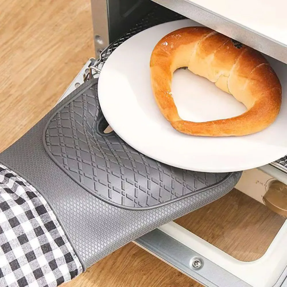 Description Picture 6 of item2pc Kitchen Gloves Silicone Oven Gloves Non-slip Thickened Baking Gloves Extended Heat Resistant Microwave Mitts Cooking