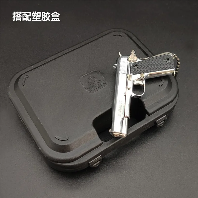 1:3 Metal Model Gun Keychain Plastic Case Miniature Alloy Pistol Suitcase 2