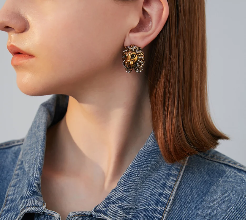 2023 new 925 silver needle vintage metal pearl alloy lion head simple Earrings for women Fashion Jewelry