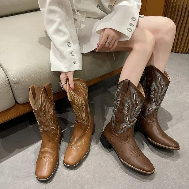 

2023 Thick Heel Square Toe Mid-tube Boots Women's Fashion All-match Embroidery V-mouth Retro Short Western Cowboy Knight Boots