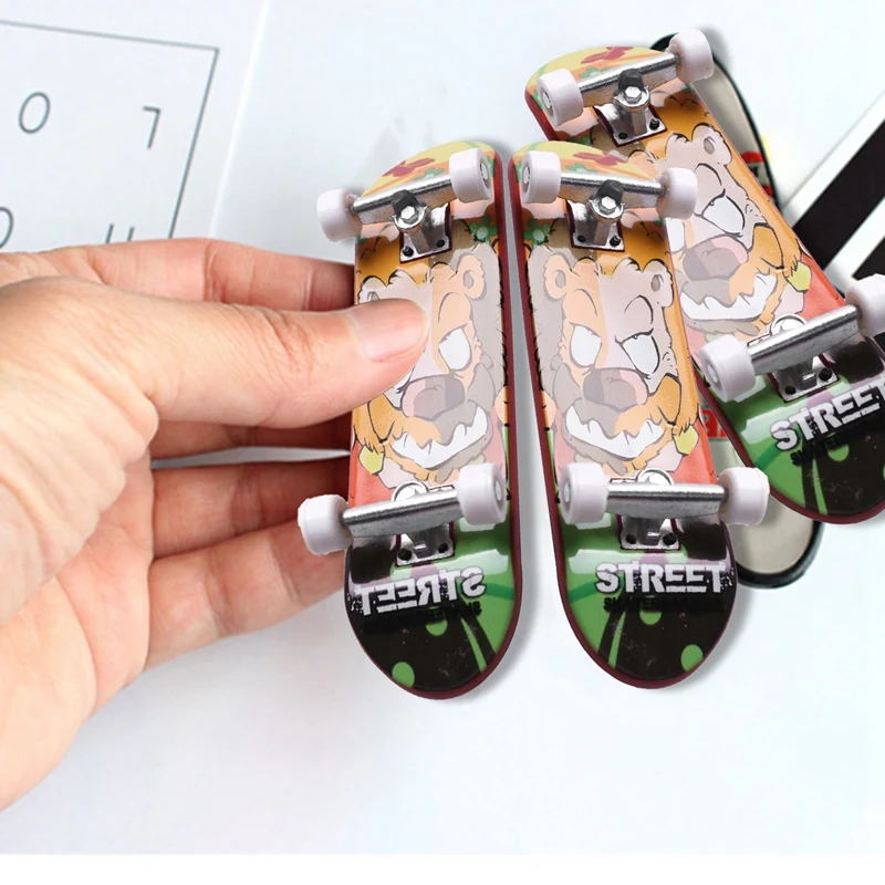 

8 Pcs Professional Mini Fingerboards/ Finger Skateboard, Unique Matte Surface (Random Patterns And Colors)