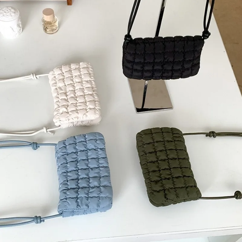 New Puff Single Shoulder Small Square Bag Fashionable Plaid Crossbody Bag Creative and Niche Design Flip Style Cloud