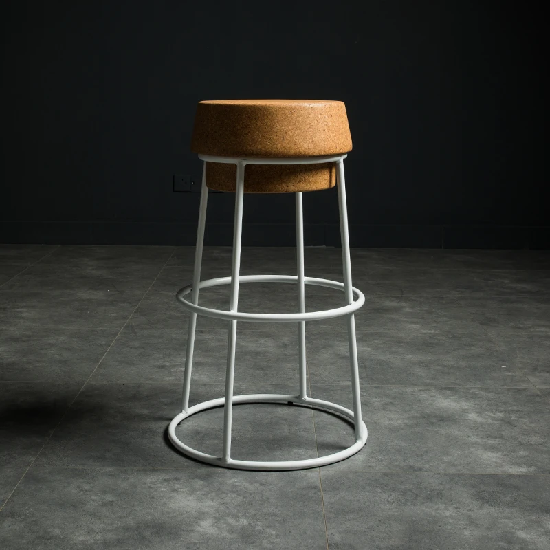 Рисунок 3 - Минималистичные барные стулья для завтрака