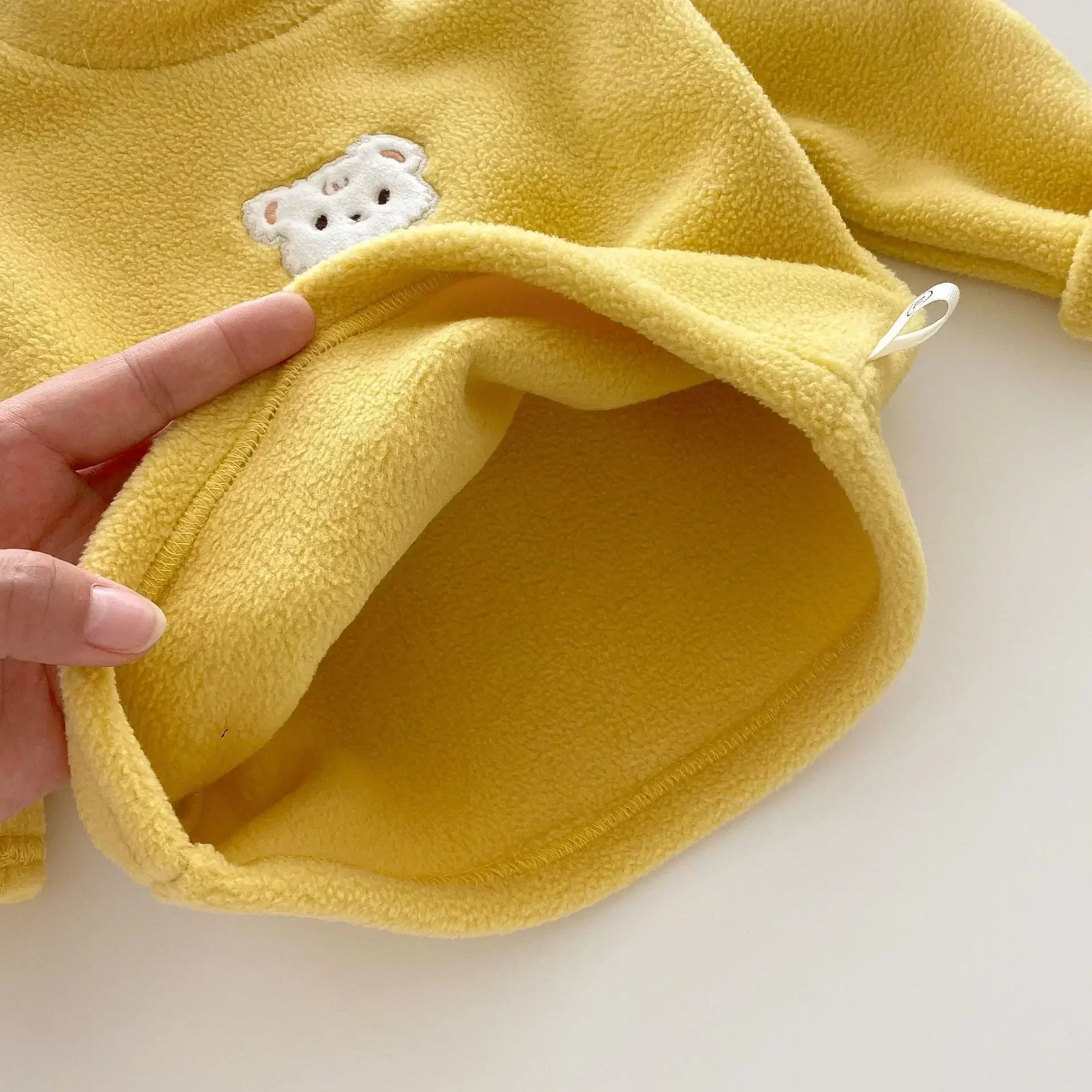 4677 Buy 2pcs Baby Clothes Autumn Winter Bear Print Boy's Bottoming Shirt 0-5 Years Girl's Thickened Tops