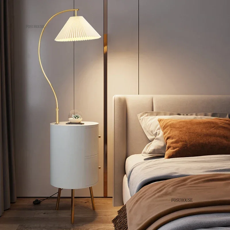 French Light Luxury Nightstands for Gaming Room Round Solid Wood Bedside Table Creative Unique Lighted Tables for Cloakroom