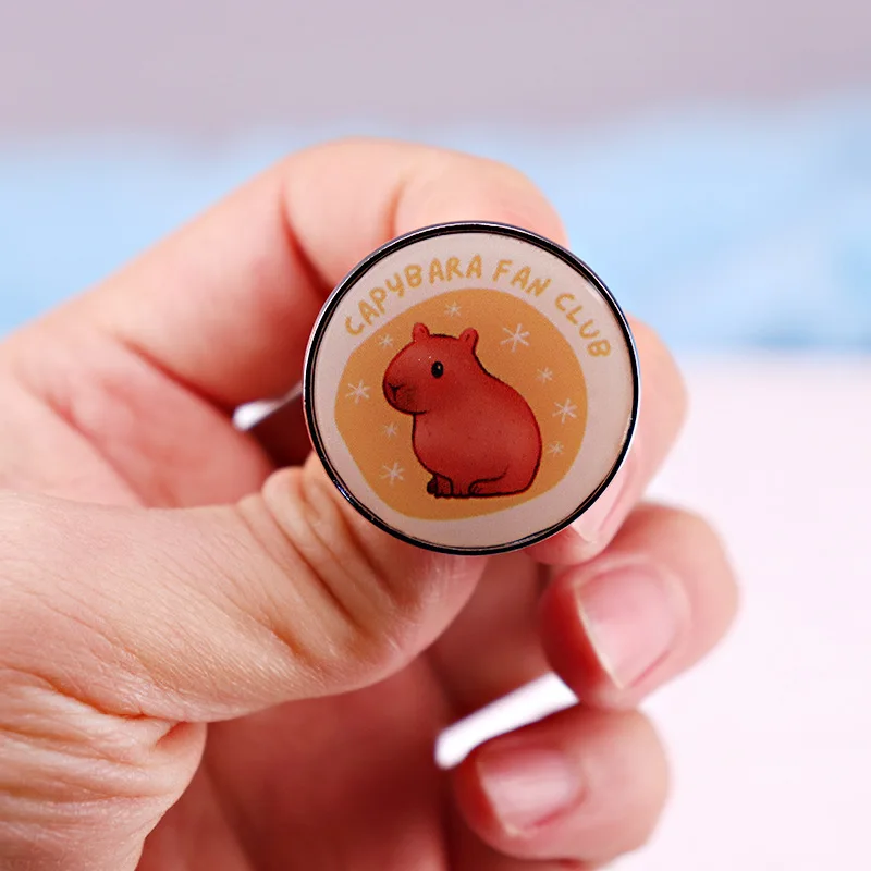 Capivara engraçada Esmalte Lapel Pins Capivara bonito lendo jornal em  Toiletting Broches Animal dos desenhos animados Metal Badge para mochila -  AliExpress