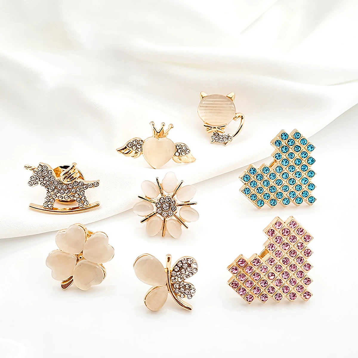 Fashion Brooch Flower Bow Brooches for Women Sweater Coat Clothing Accessories Metal Anti-glare Lapel Pin Fixed Clot