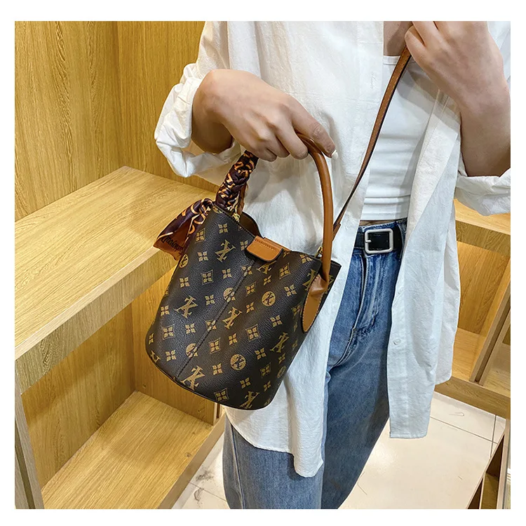 Advanced fashion bag for women 2025 - strap detail