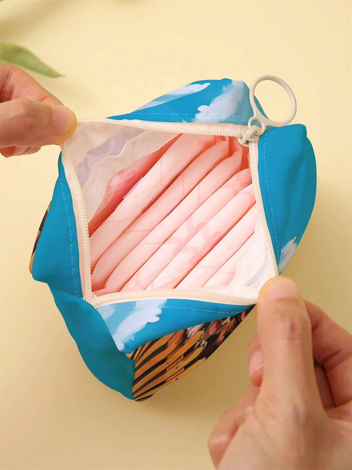 Cartoon dog pattern printed sanitary napkin storage bag, women's lightweight tissue bag, sanitary tissue bag