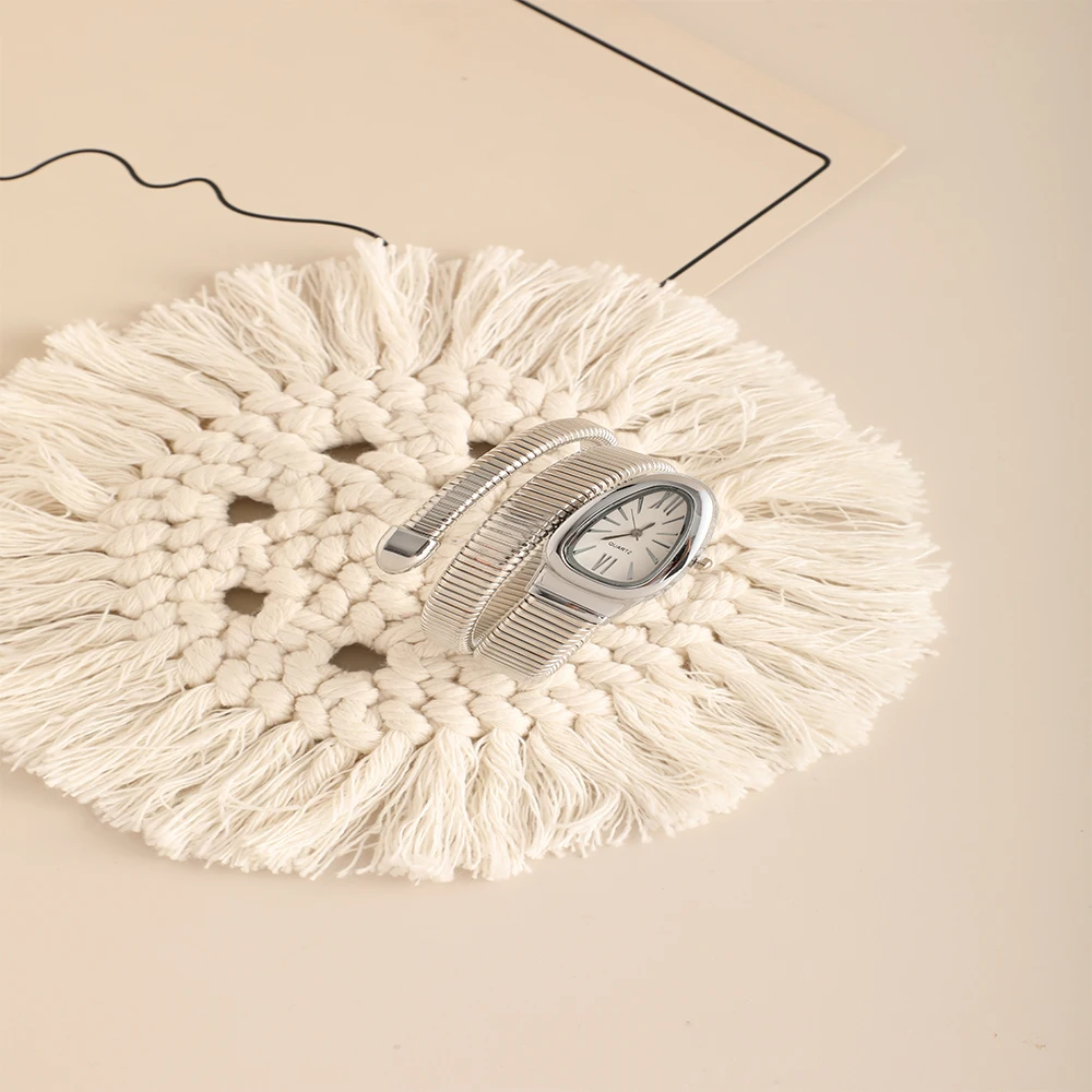 Fashionable full diamond temperament snake shaped diamond inlaid watch for women, versatile and personalized watch for women