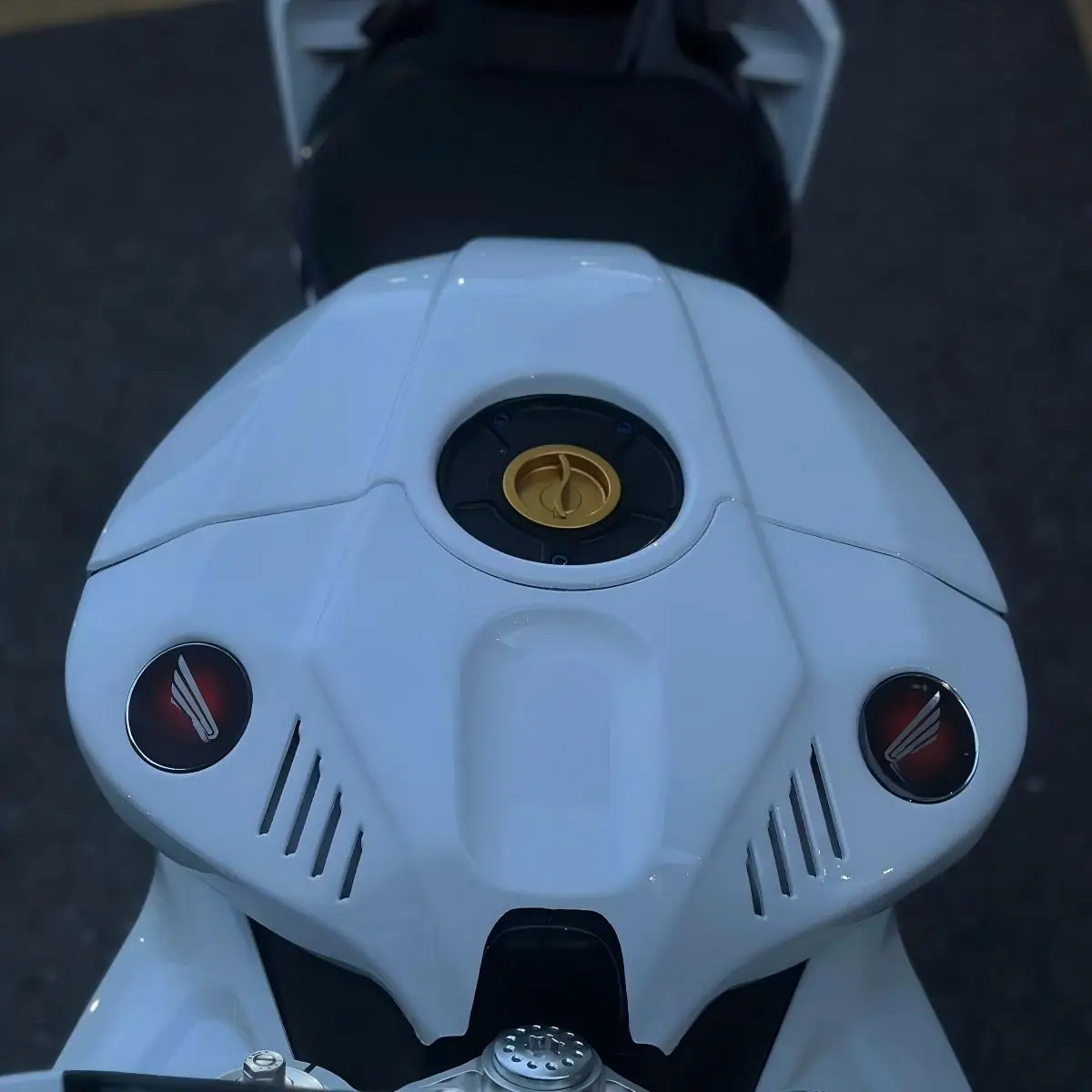 CFMOTO 675SR 개조 연료 탱크 커버 분리형 높이 조절 연료 탱크 쉘 풀랩 연료 탱크 보호대 액세서리