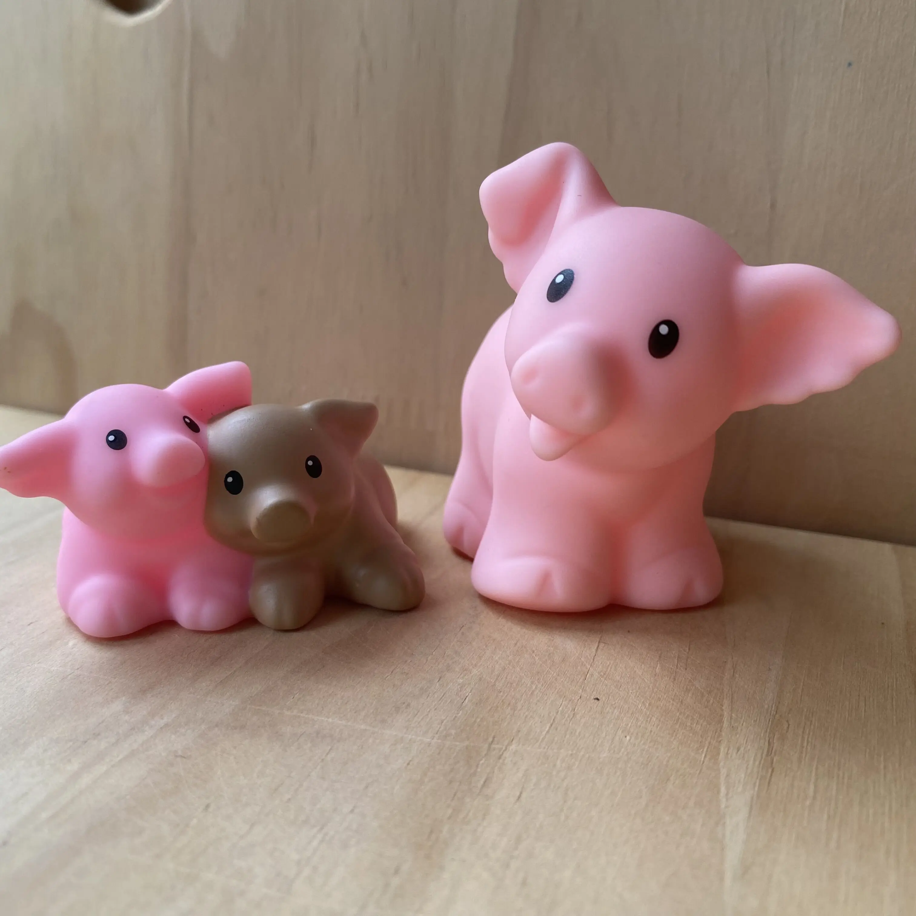 LOT 2X (2.5 INCH) Fisher Price Little People Farm Barn Animal Pink Pig  Piglet Baby Mama Toy