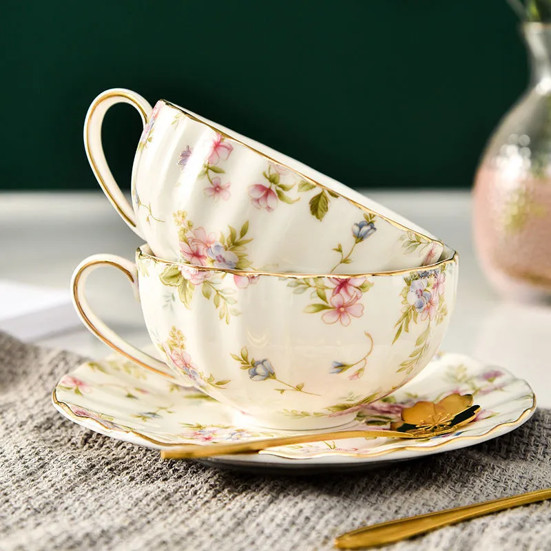 

Bone China Coffee Cup Saucer Spoon Set Flower Tea Cups Set European Porcelain Cup and Saucer For Coffee Ceramic Cups Mugs Gift