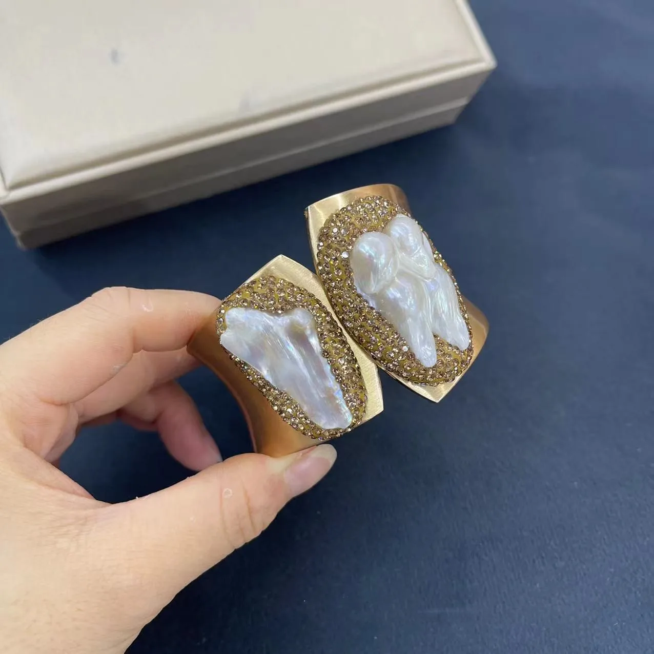 Vintage Natural Baroque Pearl Bracelet Fashion Light Luxury Open Bracelet Accessories For Women 3