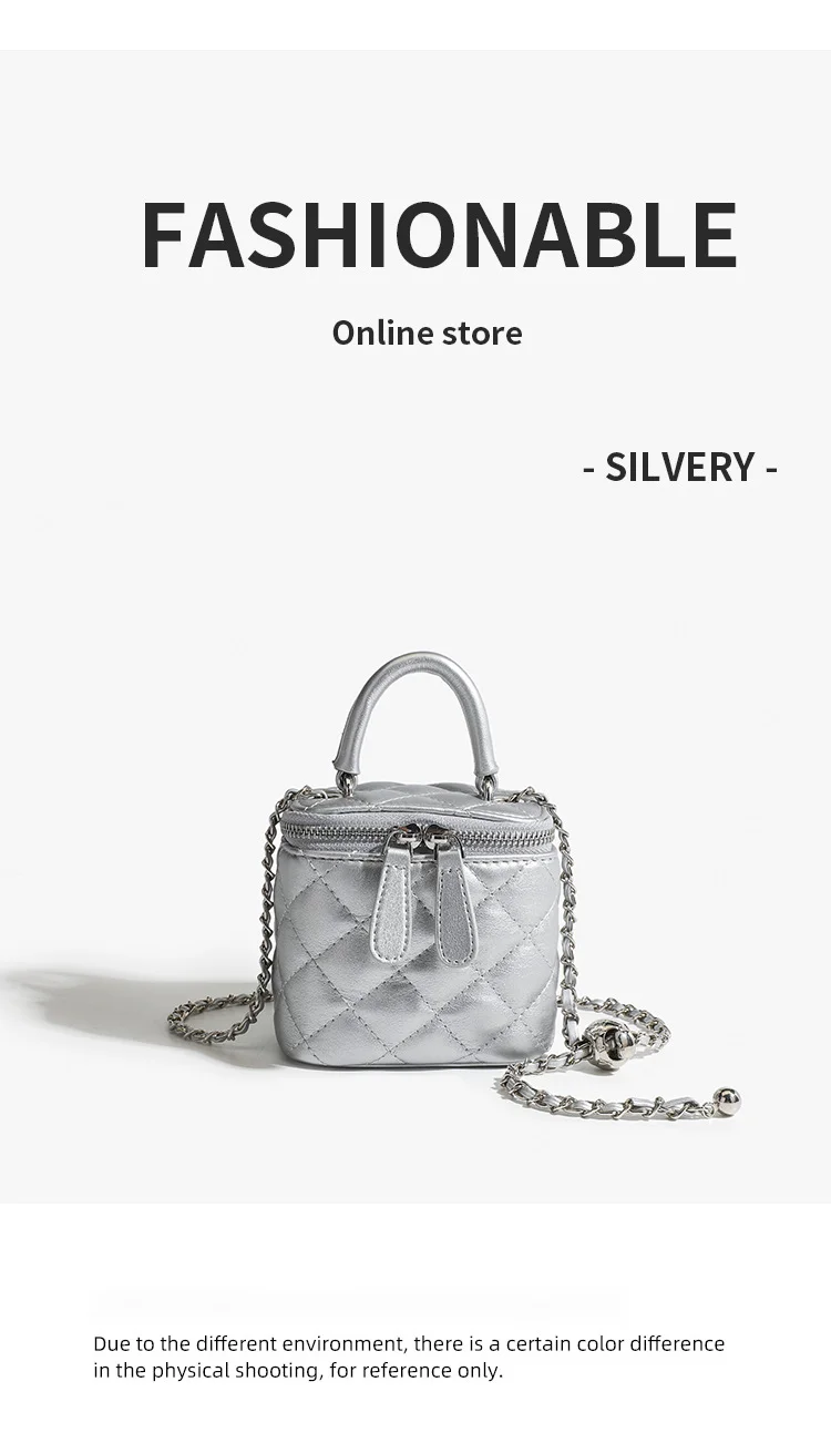 Xiaoxiangfeng Lingge Chain Small Square für Damen 2024 Neue vielseitige Mini-Umhängetasche mit goldenem Ball und Lippenstift_voghion.com