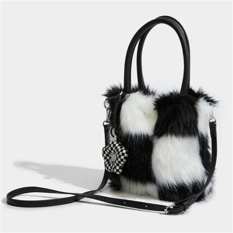 New High Quality Plush Handbag Women's Faux Fur Trend Shoulder Bag Stylish Black And White Checkered Design Plush Handbag