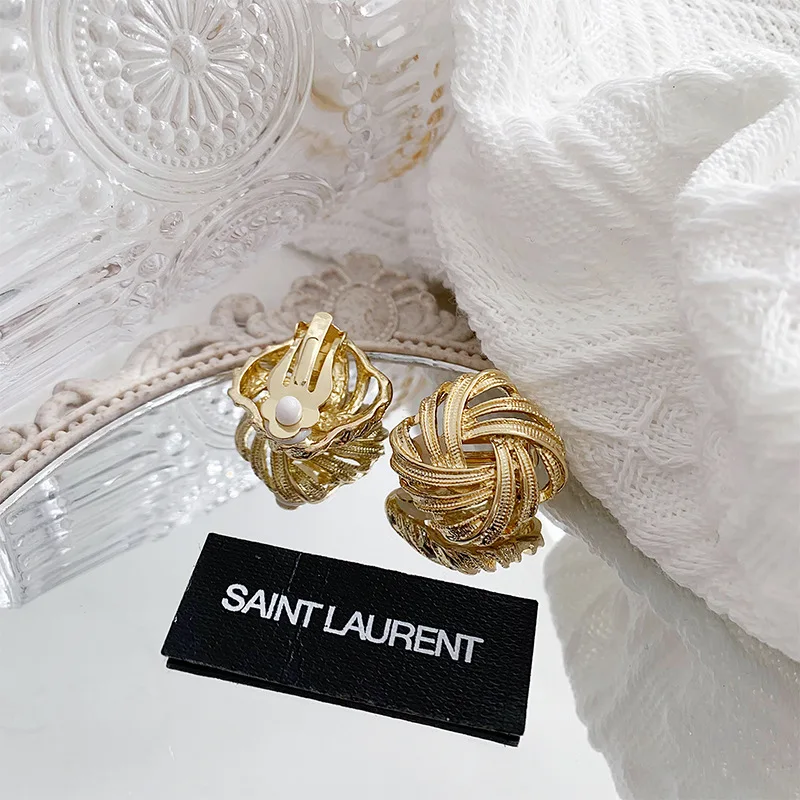 Retro Gold Color Braided Geometric Ear Clip Without Ear Holes Temperament Luxury Vintage Small Square Clip on Earrings Women ear clip earrings clip earrings ear clip ear accessories