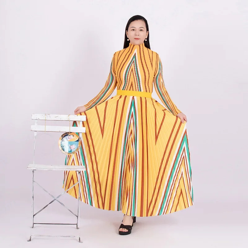 Miyake Pleated Fashion V-shaped Printed Women's New Mid Neck T-shirt In Autumn and Spring 2023 (base Coat   Skirt) Two-piece Set toaiot magnetic sticker 1 2mm magnetic base thickness 120 165 180 220 250 255 330 350mm size 3d printed parts for 3d printer