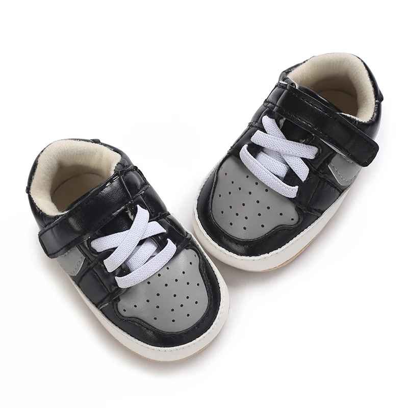 أحذية أطفال حديثي الولادة 0-18 متر للأولاد والبنات أحذية رياضية ملونة مطاطية من جلد البولي يوريثان متعددة الألوان أحذية رياضية كاجوال للمشاية الأولى