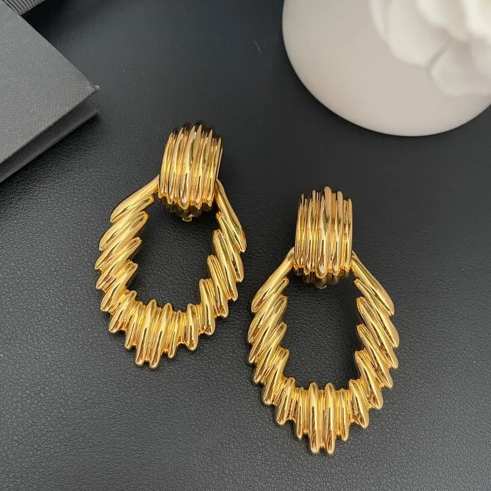 

Earrings Light Luxury Retro Atmosphere Geometric Ear Clip Piercing Aretes De Mujer Pendientes Brincos Boucles D’Oreille Femmes