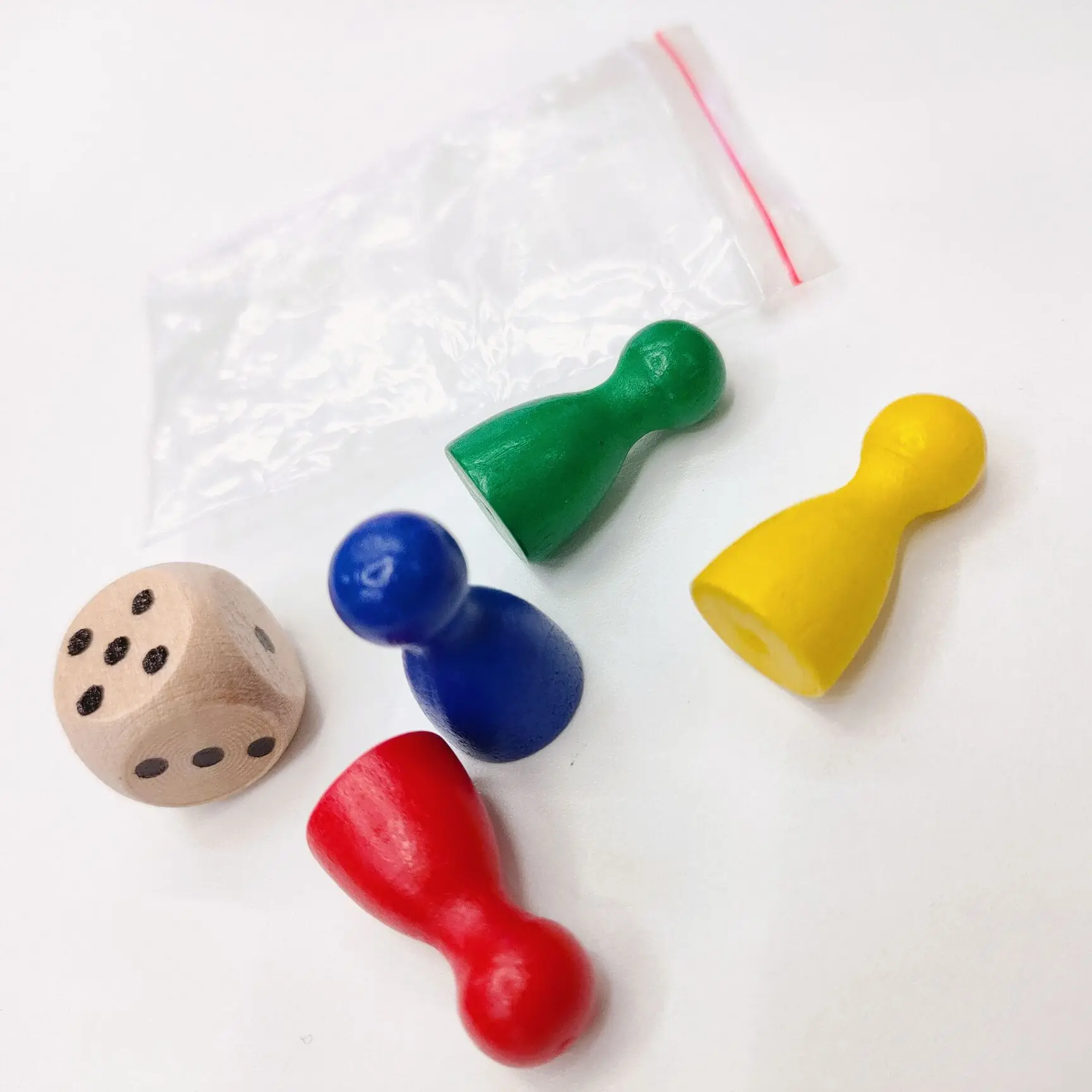 

Деревянные шахматы, деревянные игральные кости, шахматный набор, человеческие шахматы, искусственные деревянные шашки, летающие