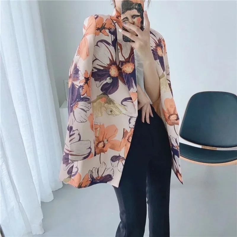 Рисунок 4 - Блейзер Женский с абстрактным принтом