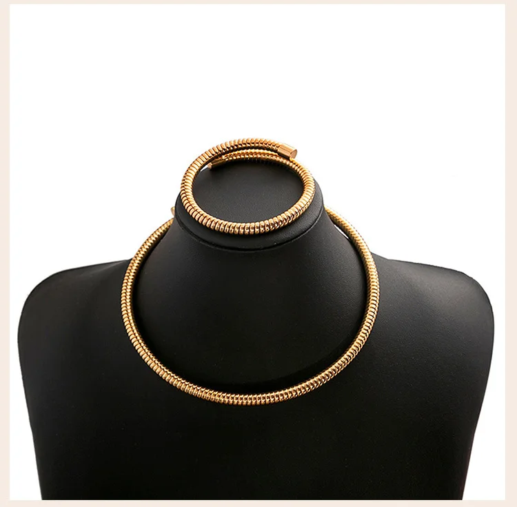 GulCean Collana a serpente verde per donna delicata gotica punk cool trendy regolabile collana serpente zirconi cubici catena lunga a strati gioielli di Halloween per moglie figlia mamma, Cristallo