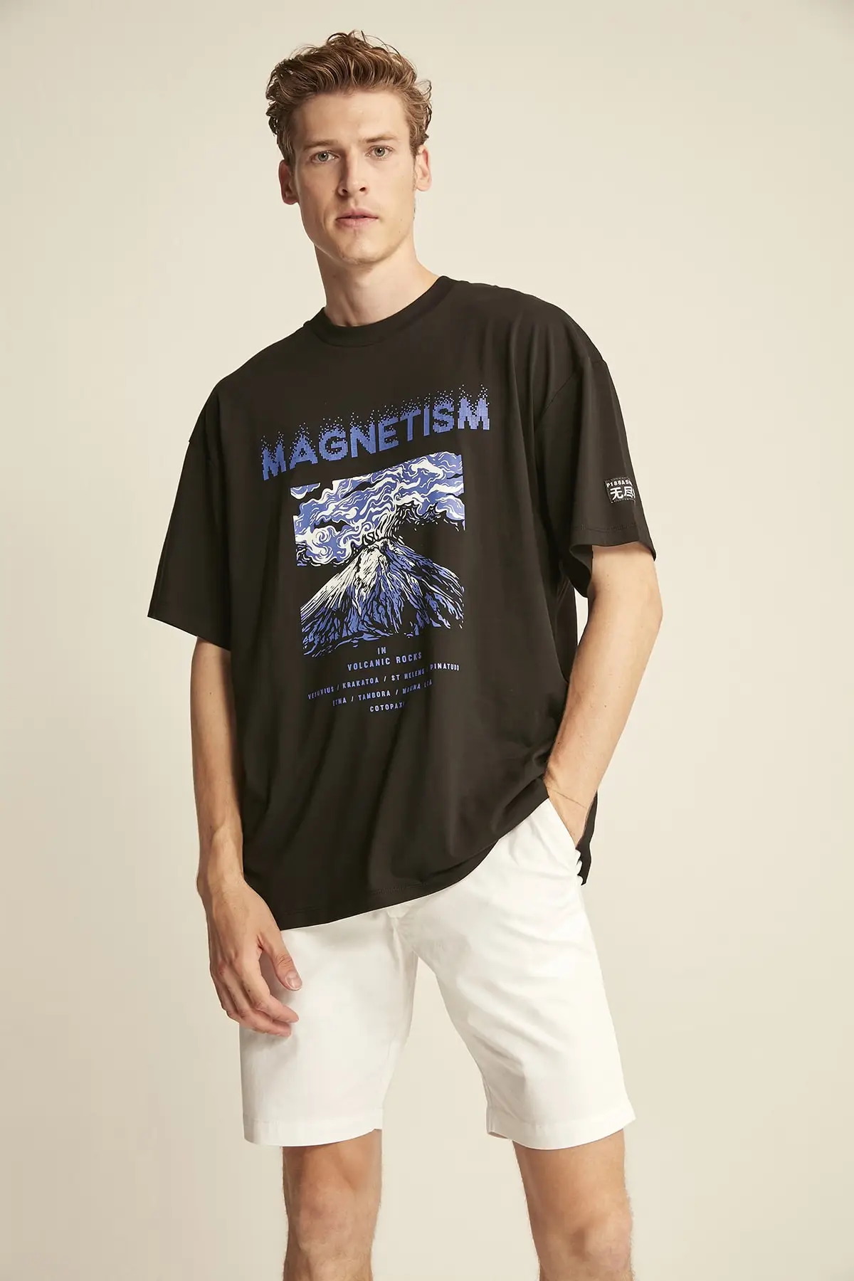 BlackWhiteGrayMensCottonCrewNeckOversizeFrontPrintedTShirt