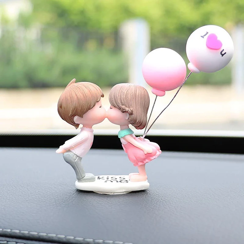 

Симпатичная мультяшная парная фигурка для автомобиля, модель украшения, поцелуй, воздушный шар, кукла, украшение интерьера автомобиля