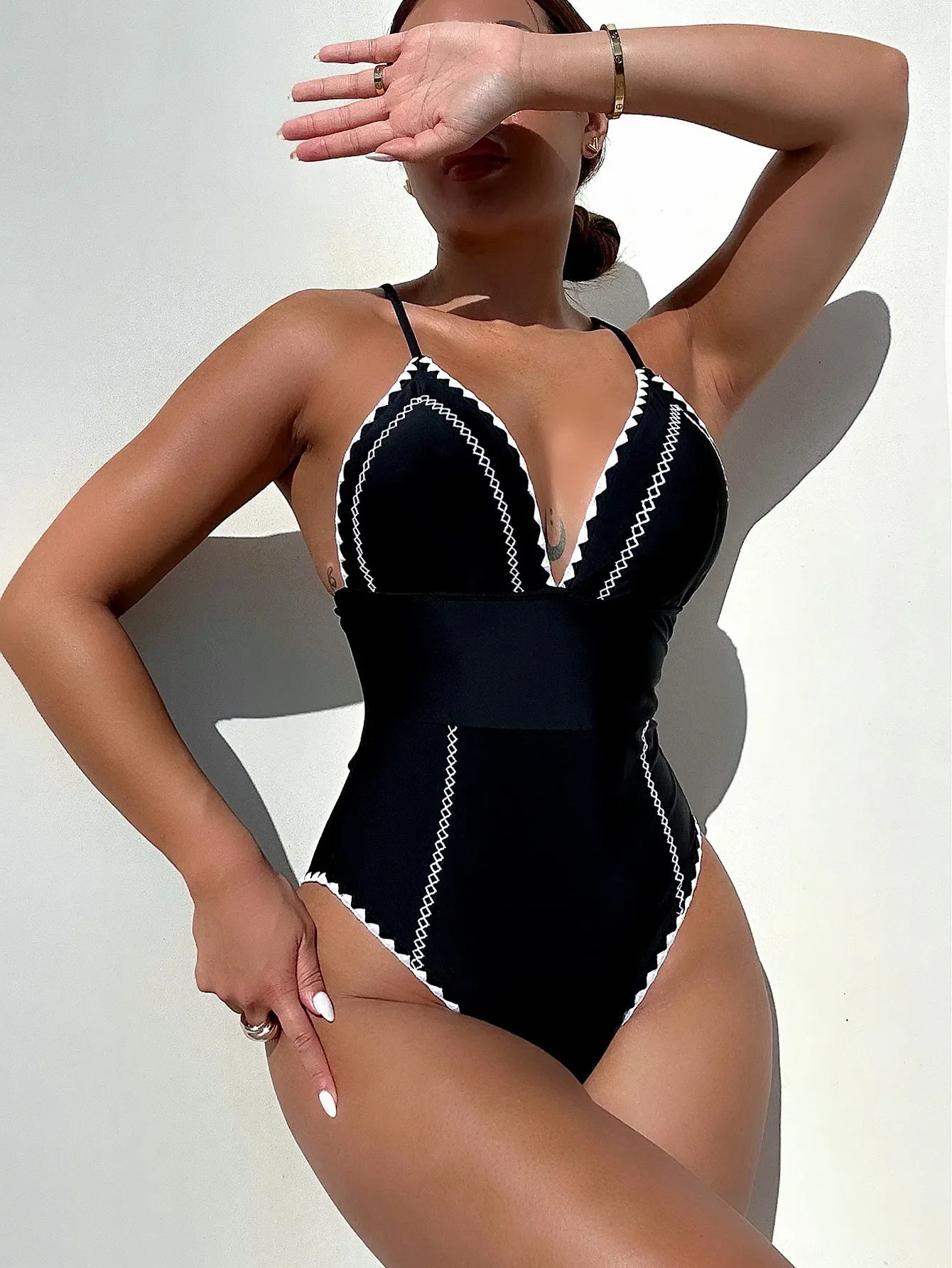 

Sexy V-neck Swimsuit One Piece Swimwear Women 2024 Bathing Suit Stitching Bodysuits Beachwear Bikini Thong Monokini Beach Wear