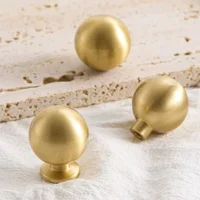 Poignées de rangement d'armoire de cuisine en laiton massif, boutons de tiroir, poignées de porte de placard, accessoires de cuisine en or, poignées de meubles 4