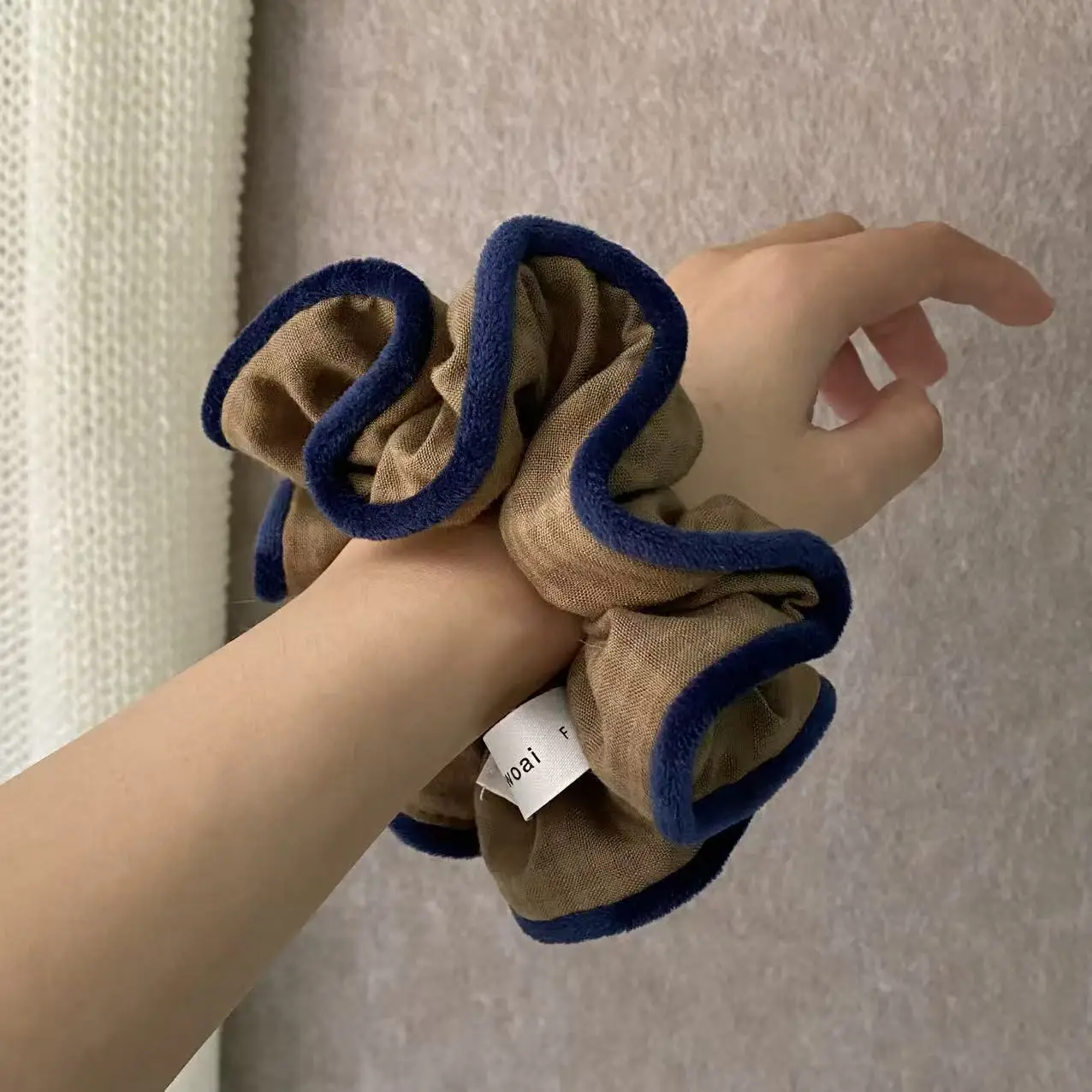 1PC Brown Blue Velvet Trim Scrunchie Vintage Checkered Fabric Hair Tie Soft Elastic Hair Accessory For Women Girls Daily Casual