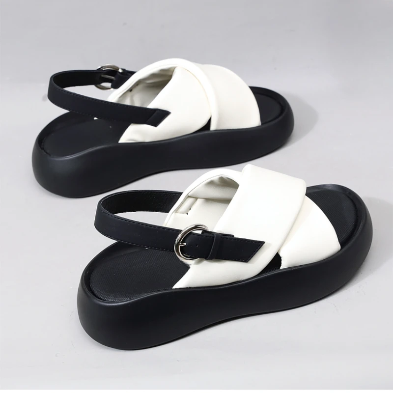 Thick soled sandals for women's summer beach shoes, high-end casual flat shoes