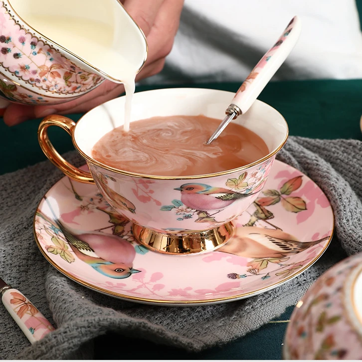 

Европейский набор кофейных чашек, тарелка из костяного фарфора, бытовой керамический семейный роскошный набор для послеобеденного чая, чайная чашка, высокая красота