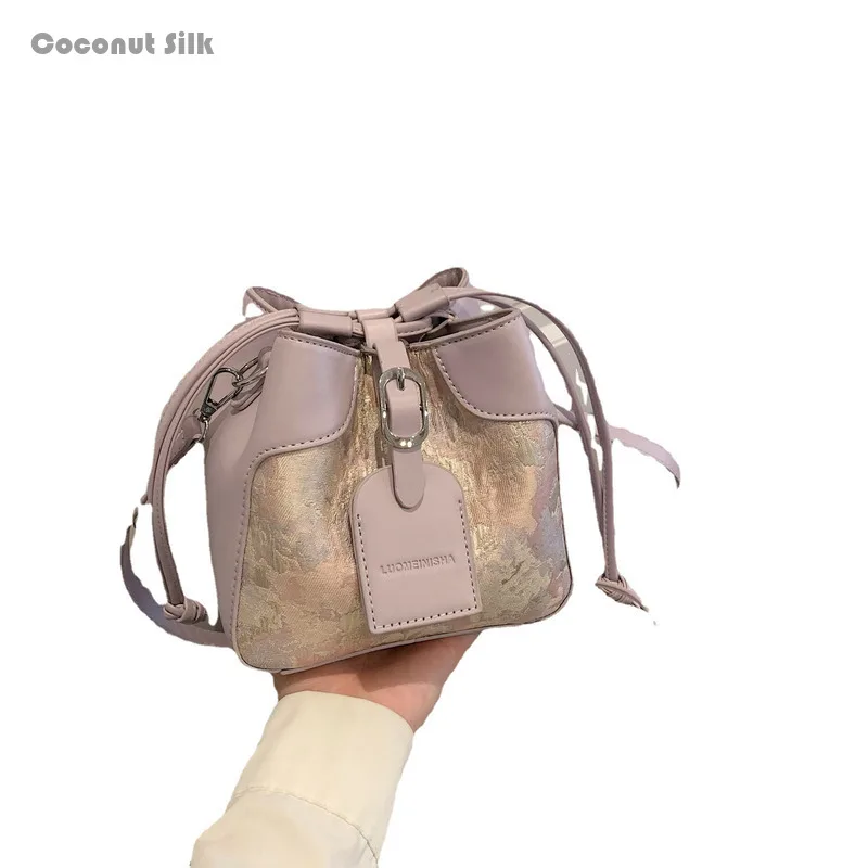 

CoCoS 2024 Summer New Women's Drawstring Printed Shoulder Bag with Large Capacity Water Bucket Fashion Versatile Crossbody Bag