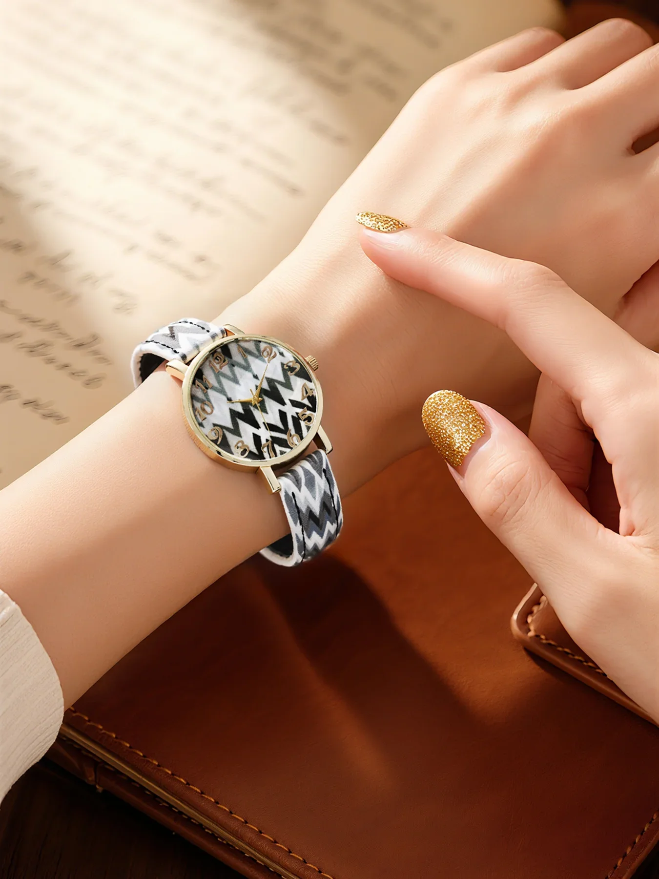 Classic and simple student fashion, sweet rainbow pattern, small and fresh quartz watch
