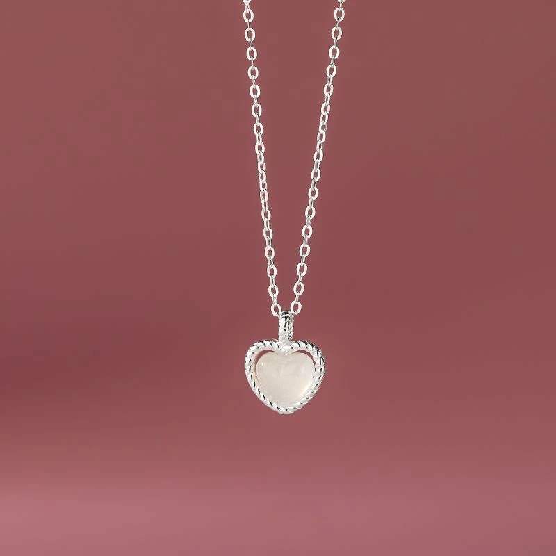 

925 Sterling Silver Light Luxury Heart White Agate Pendant Necklace Fashion Clavicle Chain Necklace for Women Wedding Jewelry