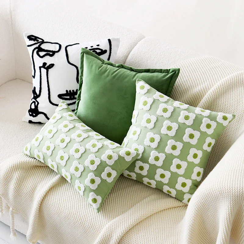 

Velvet Cushion Cover 45x45cm Embroidered Flower Daisy Pillowcase Simple Living Room Sofa Bedroom Waist Pillow Home Decoration