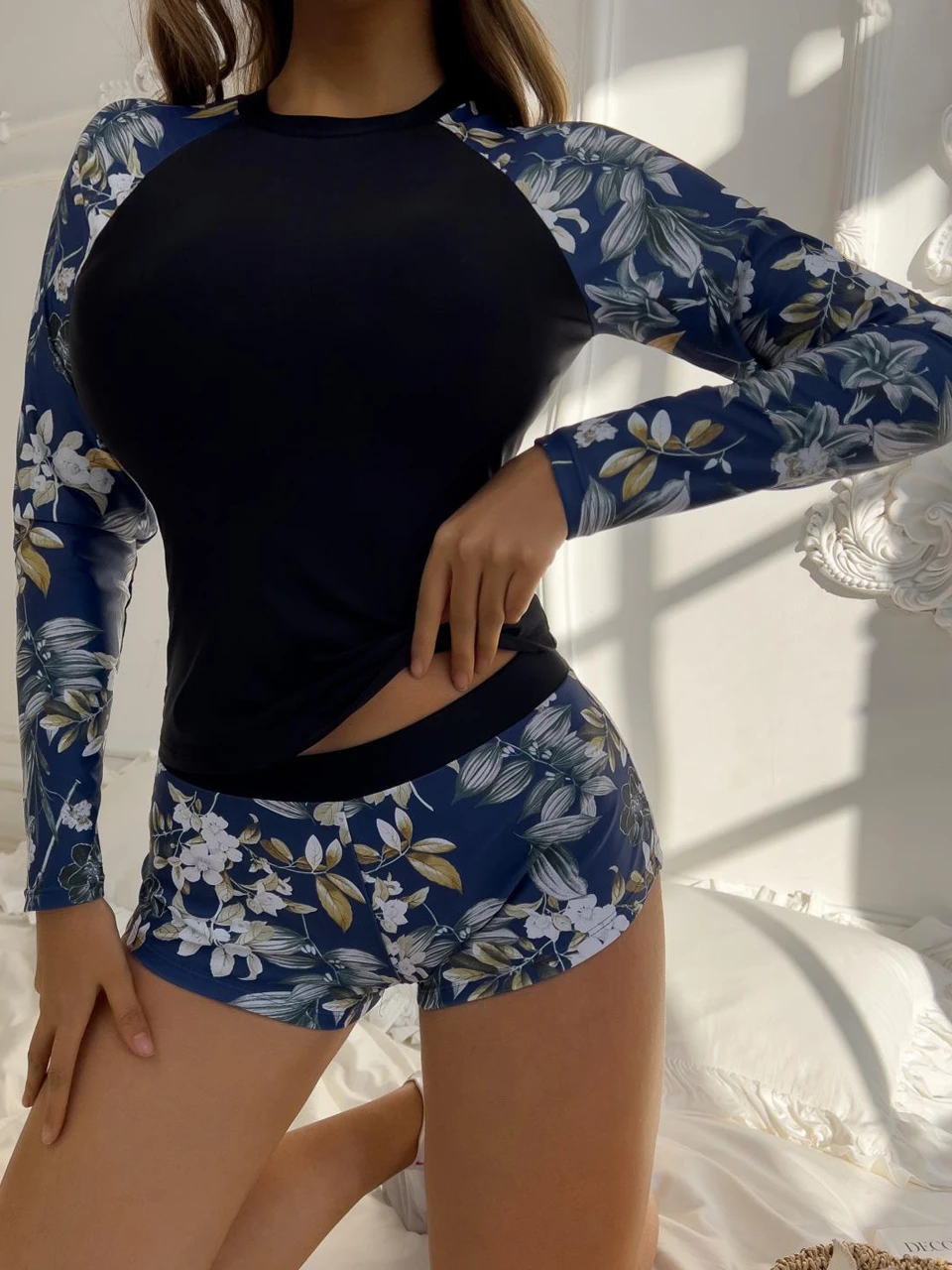 Two Piece Print Surf Swimwear Women Long sleeved Swimsuit Female Sport Diving Beach Wear Bathers Bathing Swimming Swim Suit