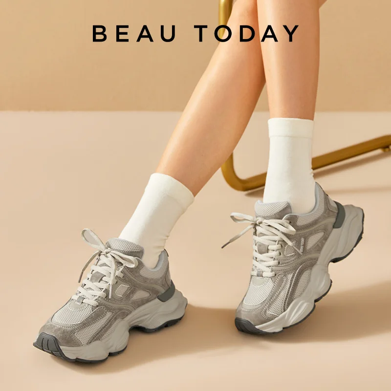 حذاء رياضي نسائي شبكي