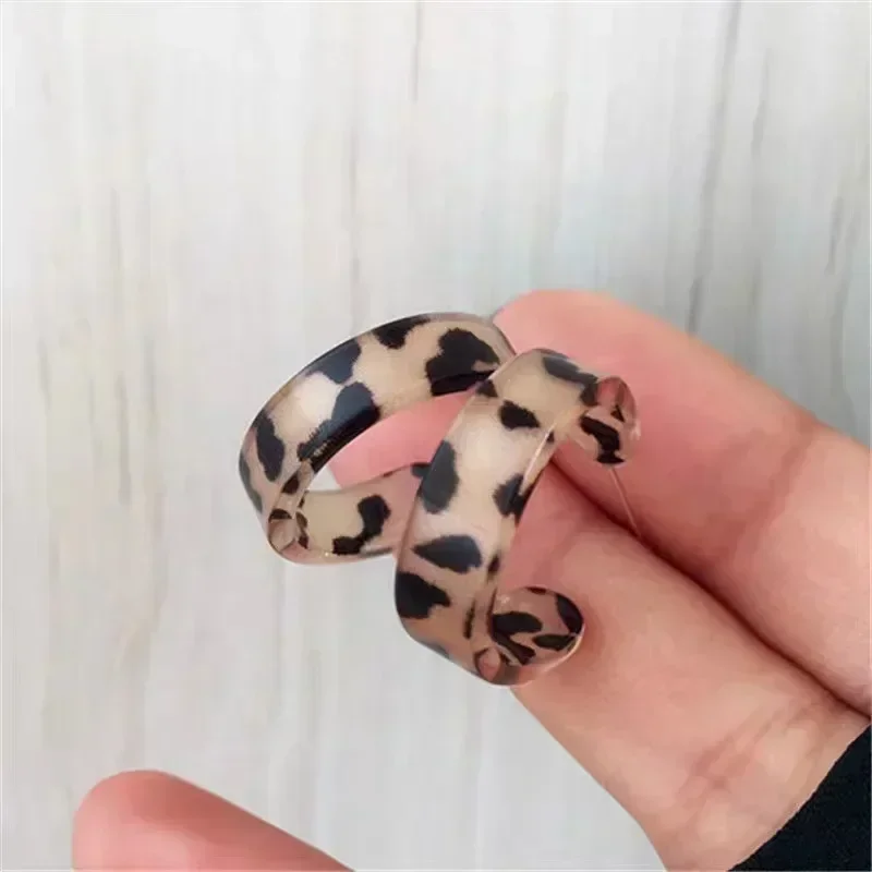 Retro Leopard Print Acrylic C-shaped Stud Earrings Women Vintage Versatile Hoop Earrings Jewelry Accessories Aretes De Mujer