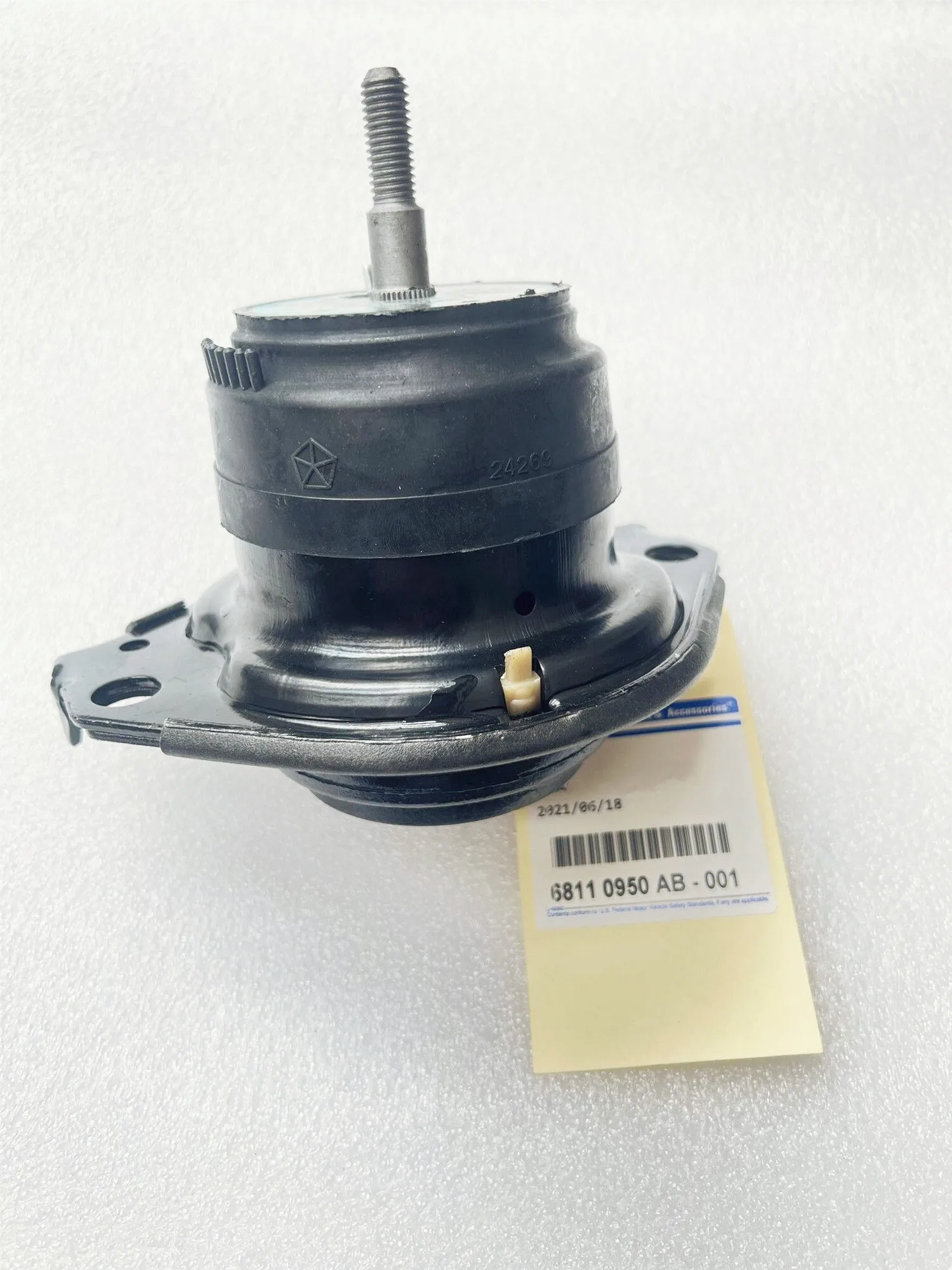Engine mount bracket engine support isolator engine support pad 68110950AB 68110950AC 68252518AA applicable to 3.0L 3.6L Jeep Grand Cherokee 20